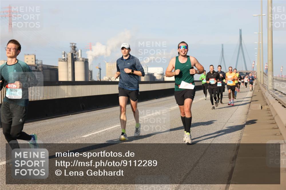 03.10.2025 - Köhlbrandbrückenlauf Lena Gebhardt http://msf.ph/oto/9112289 03.10.2025 09:42:23 Position 2 1027 meine-sportfotos.de
