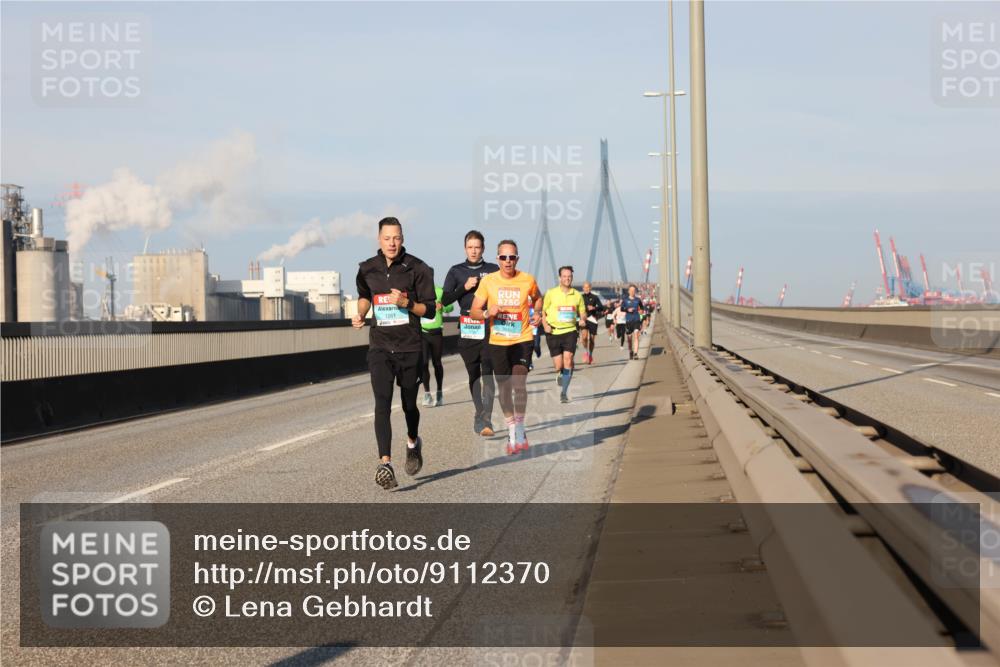 03.10.2025 - Köhlbrandbrückenlauf Lena Gebhardt http://msf.ph/oto/9112370 03.10.2025 09:42:25 Position 2 1261 meine-sportfotos.de