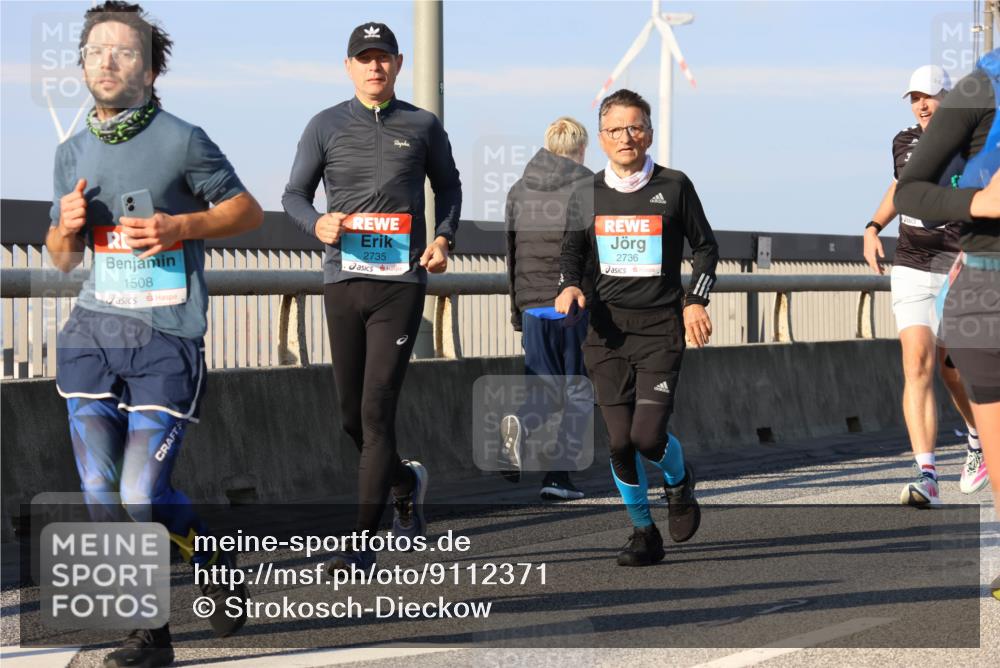 03.10.2025 - Köhlbrandbrückenlauf Strokosch-Dieckow http://msf.ph/oto/9112371 03.10.2025 09:45:42 Position 2 1508, 2735, 2736 meine-sportfotos.de