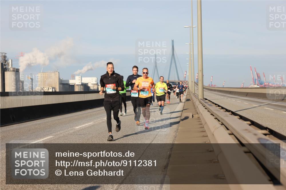03.10.2025 - Köhlbrandbrückenlauf Lena Gebhardt http://msf.ph/oto/9112381 03.10.2025 09:42:25 Position 2 1261 meine-sportfotos.de