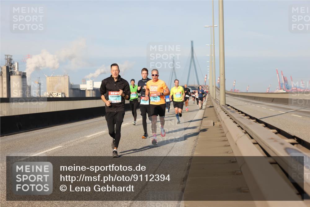 03.10.2025 - Köhlbrandbrückenlauf Lena Gebhardt http://msf.ph/oto/9112394 03.10.2025 09:42:25 Position 2 1261, 3043 meine-sportfotos.de