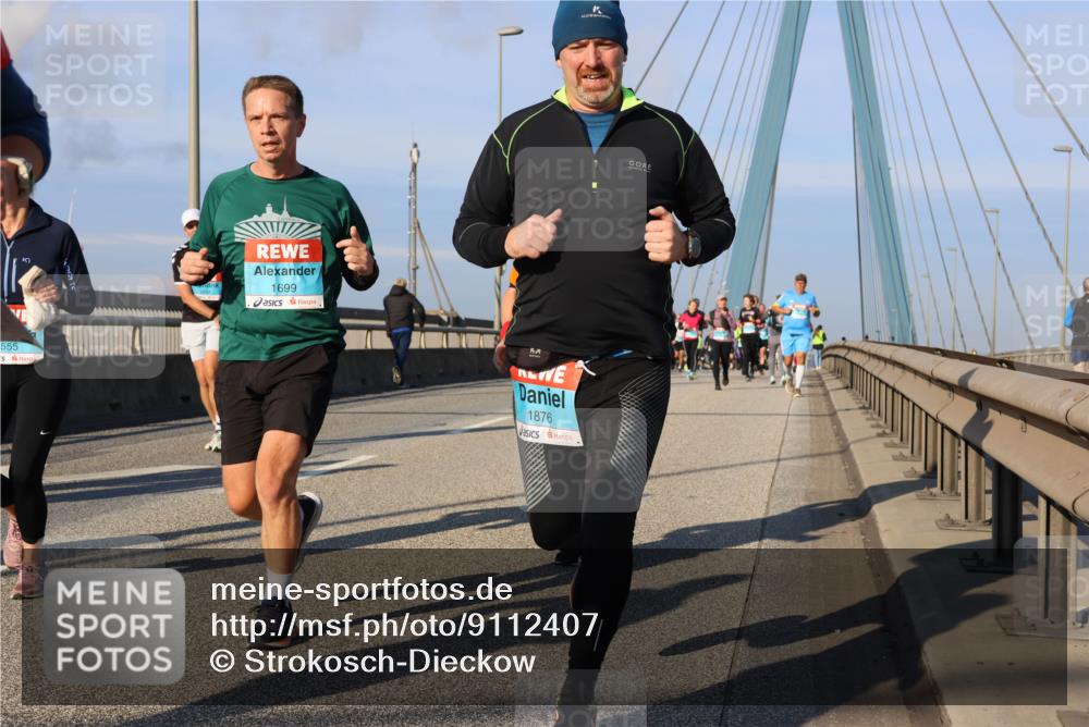 03.10.2025 - Köhlbrandbrückenlauf Strokosch-Dieckow http://msf.ph/oto/9112407 03.10.2025 09:45:44 Position 2 555, 1699, 1876 meine-sportfotos.de