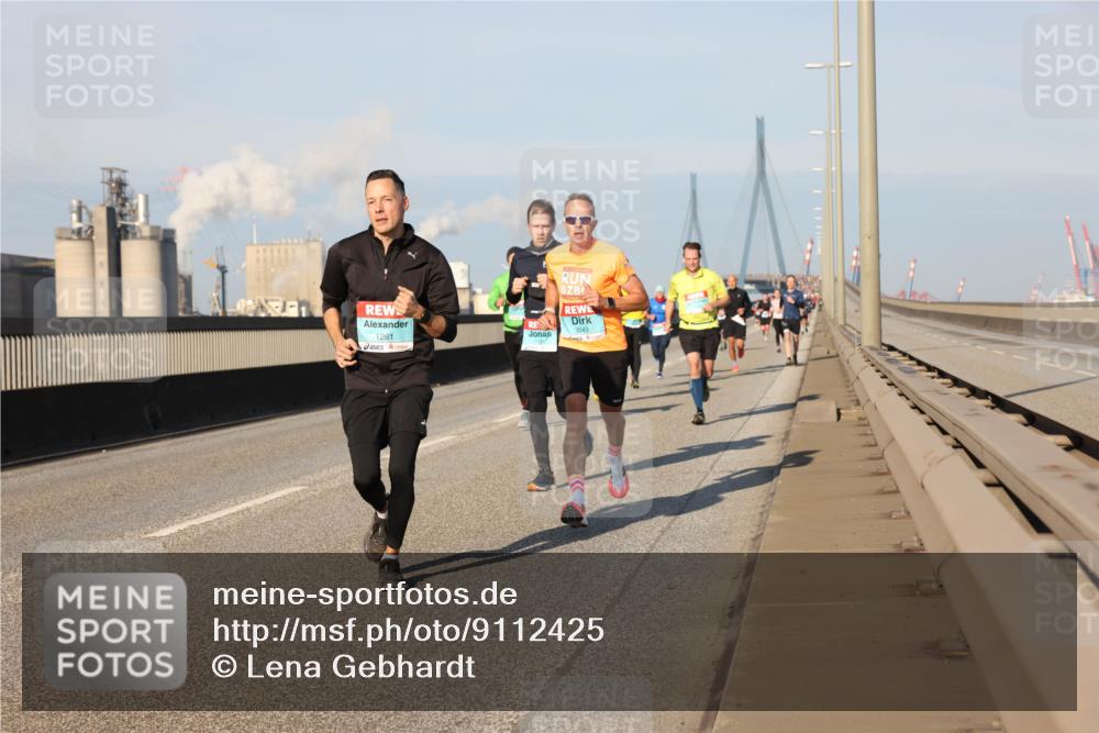 03.10.2025 - Köhlbrandbrückenlauf Lena Gebhardt http://msf.ph/oto/9112425 03.10.2025 09:42:26 Position 2 1261, 3043 meine-sportfotos.de