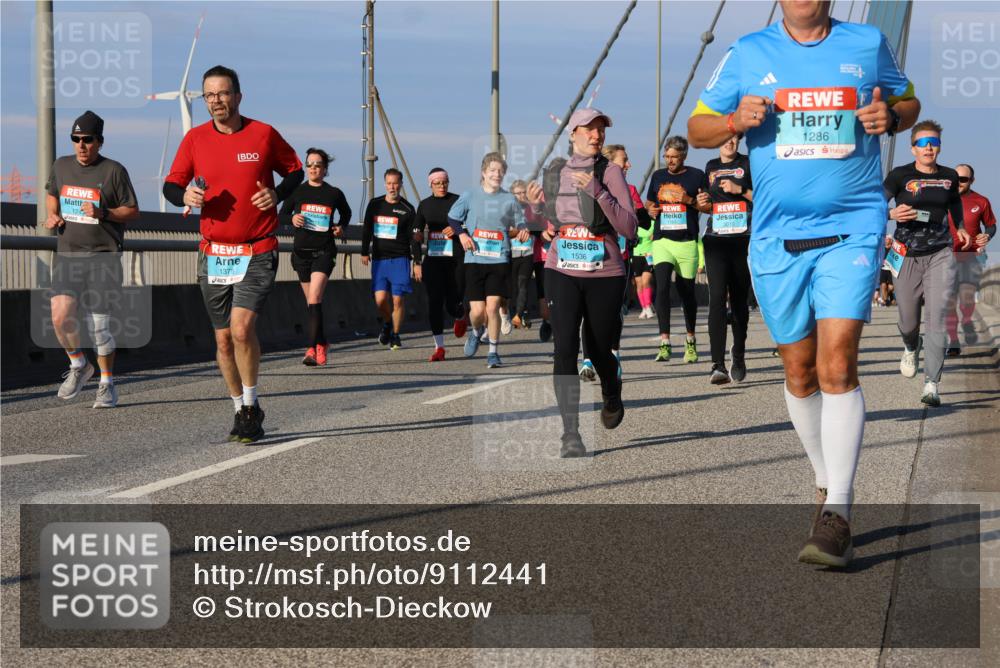 03.10.2025 - Köhlbrandbrückenlauf Strokosch-Dieckow http://msf.ph/oto/9112441 03.10.2025 09:45:50 Position 2 124, 1375, 3010, 1536, 1286 meine-sportfotos.de