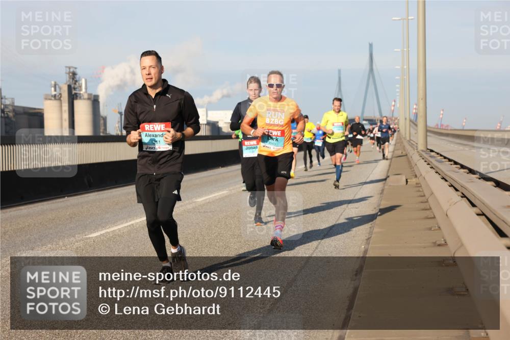 03.10.2025 - Köhlbrandbrückenlauf Lena Gebhardt http://msf.ph/oto/9112445 03.10.2025 09:42:26 Position 2 1261, 3136, 3043 meine-sportfotos.de