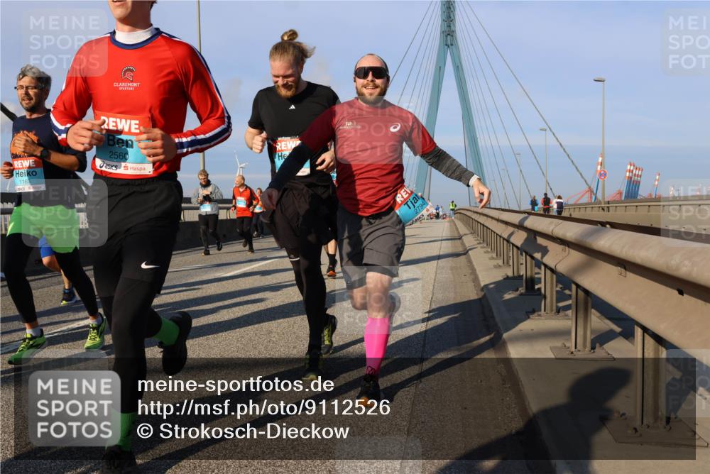 03.10.2025 - Köhlbrandbrückenlauf Strokosch-Dieckow http://msf.ph/oto/9112526 03.10.2025 09:45:56 Position 2 1163, 2560, 2794 meine-sportfotos.de
