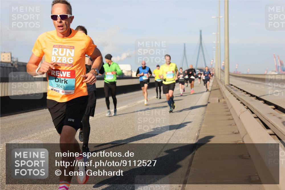 03.10.2025 - Köhlbrandbrückenlauf Lena Gebhardt http://msf.ph/oto/9112527 03.10.2025 09:42:28 Position 2 3043 meine-sportfotos.de