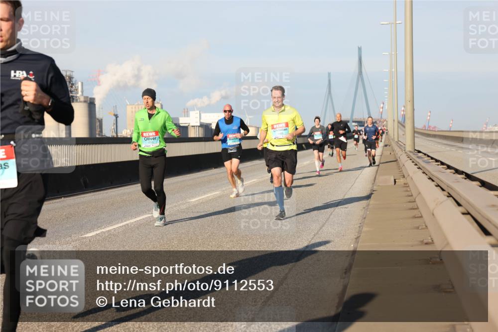 03.10.2025 - Köhlbrandbrückenlauf Lena Gebhardt http://msf.ph/oto/9112553 03.10.2025 09:42:28 Position 2 1010 meine-sportfotos.de