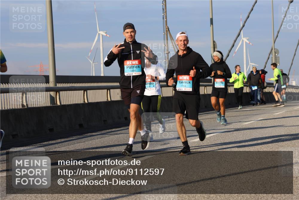 03.10.2025 - Köhlbrandbrückenlauf Strokosch-Dieckow http://msf.ph/oto/9112597 03.10.2025 09:46:05 Position 2 1886, 1742, 1764 meine-sportfotos.de