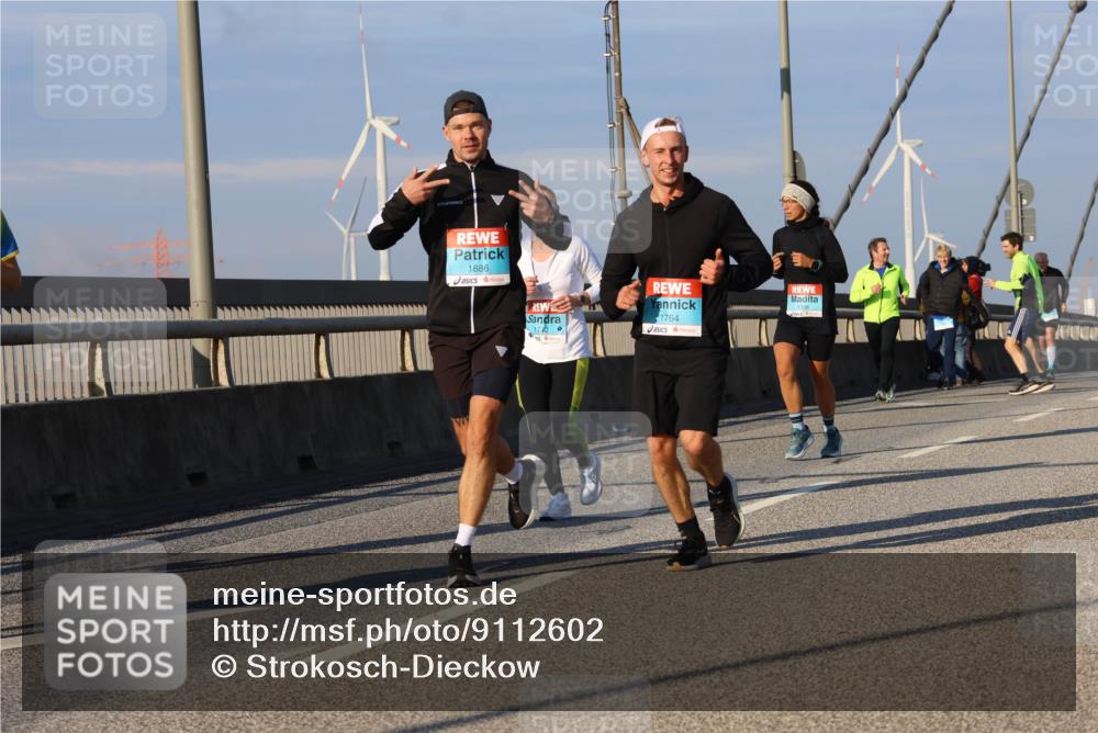 03.10.2025 - Köhlbrandbrückenlauf Strokosch-Dieckow http://msf.ph/oto/9112602 03.10.2025 09:46:05 Position 2 1886, 1764, 1742 meine-sportfotos.de
