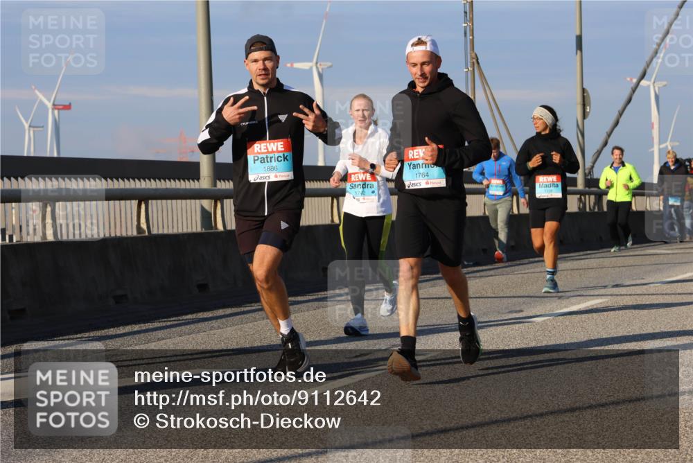 03.10.2025 - Köhlbrandbrückenlauf Strokosch-Dieckow http://msf.ph/oto/9112642 03.10.2025 09:46:06 Position 2 1886, 1742, 1764 meine-sportfotos.de