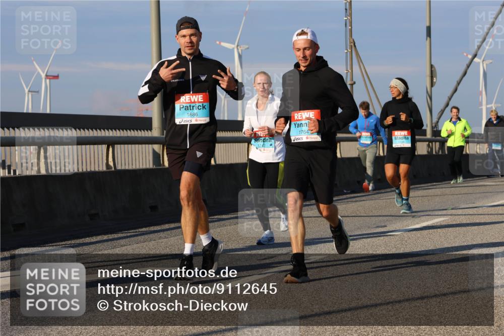 03.10.2025 - Köhlbrandbrückenlauf Strokosch-Dieckow http://msf.ph/oto/9112645 03.10.2025 09:46:06 Position 2 1886, 1742, 1764 meine-sportfotos.de