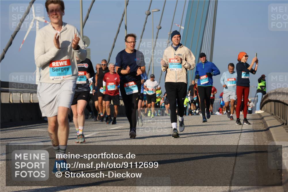 03.10.2025 - Köhlbrandbrückenlauf Strokosch-Dieckow http://msf.ph/oto/9112699 03.10.2025 09:46:13 Position 2 2858, 3006, 2027 meine-sportfotos.de