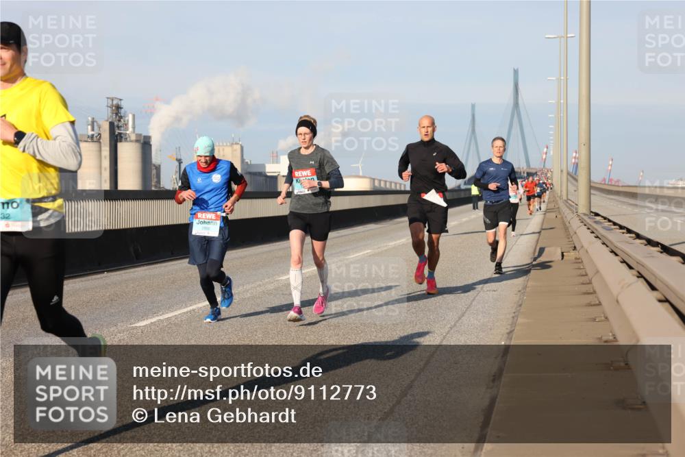 03.10.2025 - Köhlbrandbrückenlauf Lena Gebhardt http://msf.ph/oto/9112773 03.10.2025 09:42:33 Position 2 32, 2955 meine-sportfotos.de