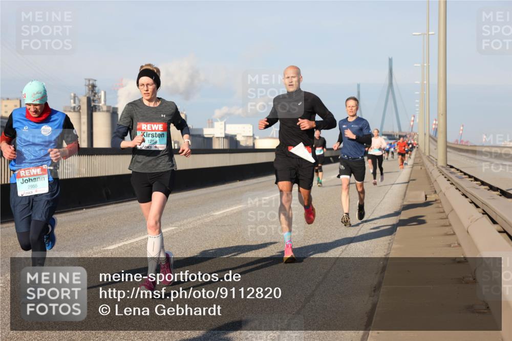03.10.2025 - Köhlbrandbrückenlauf Lena Gebhardt http://msf.ph/oto/9112820 03.10.2025 09:42:34 Position 2 2955, 1258 meine-sportfotos.de