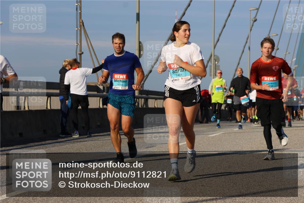 03.10.2025 - Köhlbrandbrückenlauf Strokosch-Dieckow http://msf.ph/oto/9112821 03.10.2025 09:46:29 Position 2 1014, 1401, 38 meine-sportfotos.de