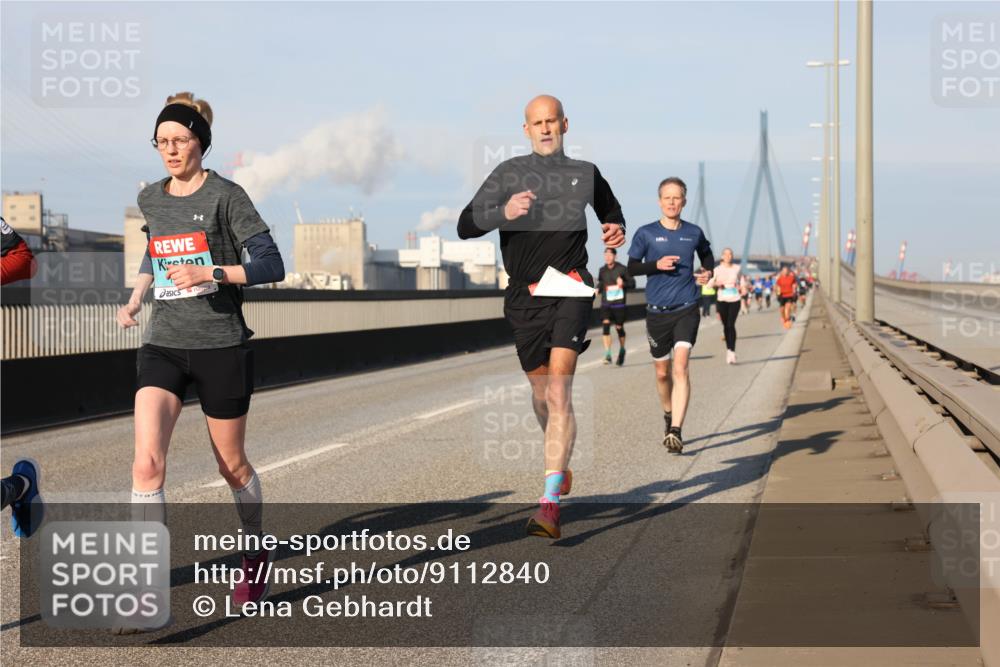 03.10.2025 - Köhlbrandbrückenlauf Lena Gebhardt http://msf.ph/oto/9112840 03.10.2025 09:42:34 Position 2  meine-sportfotos.de