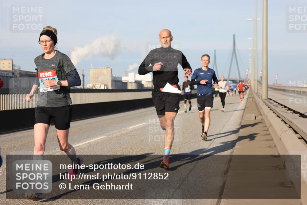 03.10.2025 - Köhlbrandbrückenlauf Lena Gebhardt http://msf.ph/oto/9112852 03.10.2025 09:42:34 Position 2  meine-sportfotos.de
