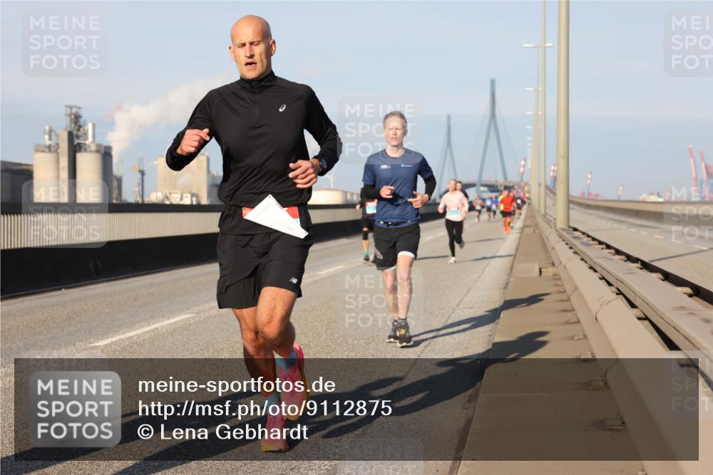 03.10.2025 - Köhlbrandbrückenlauf Lena Gebhardt http://msf.ph/oto/9112875 03.10.2025 09:42:35 Position 2  meine-sportfotos.de