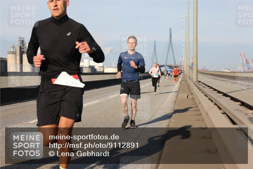 03.10.2025 - Köhlbrandbrückenlauf Lena Gebhardt http://msf.ph/oto/9112891 03.10.2025 09:42:35 Position 2  meine-sportfotos.de