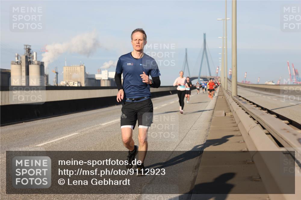 03.10.2025 - Köhlbrandbrückenlauf Lena Gebhardt http://msf.ph/oto/9112923 03.10.2025 09:42:36 Position 2  meine-sportfotos.de