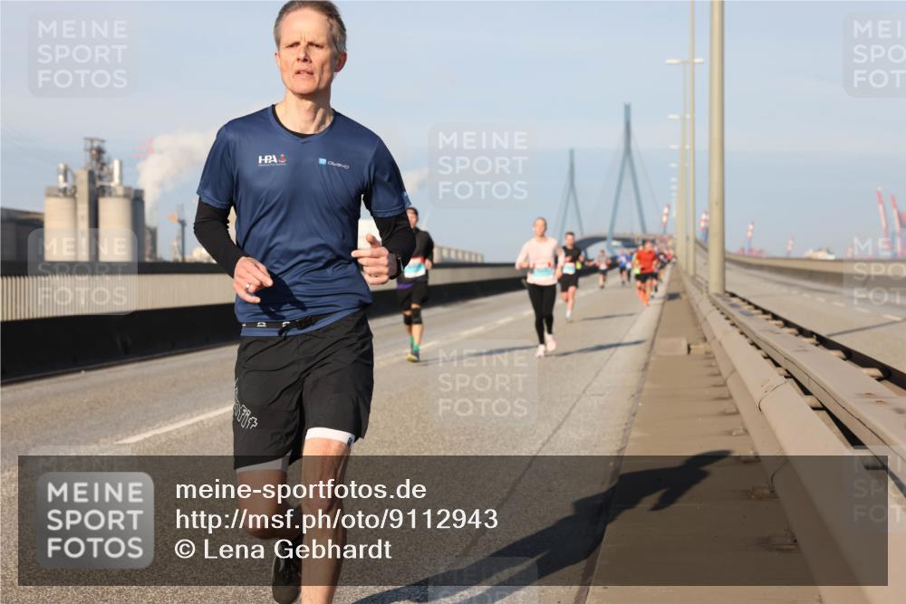 03.10.2025 - Köhlbrandbrückenlauf Lena Gebhardt http://msf.ph/oto/9112943 03.10.2025 09:42:36 Position 2  meine-sportfotos.de