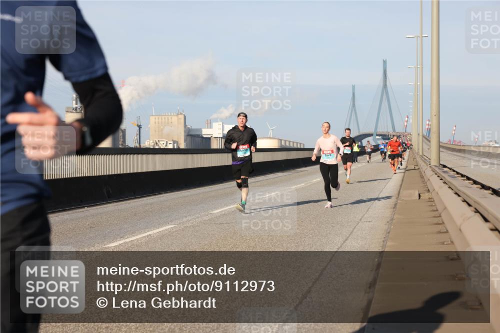 03.10.2025 - Köhlbrandbrückenlauf Lena Gebhardt http://msf.ph/oto/9112973 03.10.2025 09:42:37 Position 2  meine-sportfotos.de