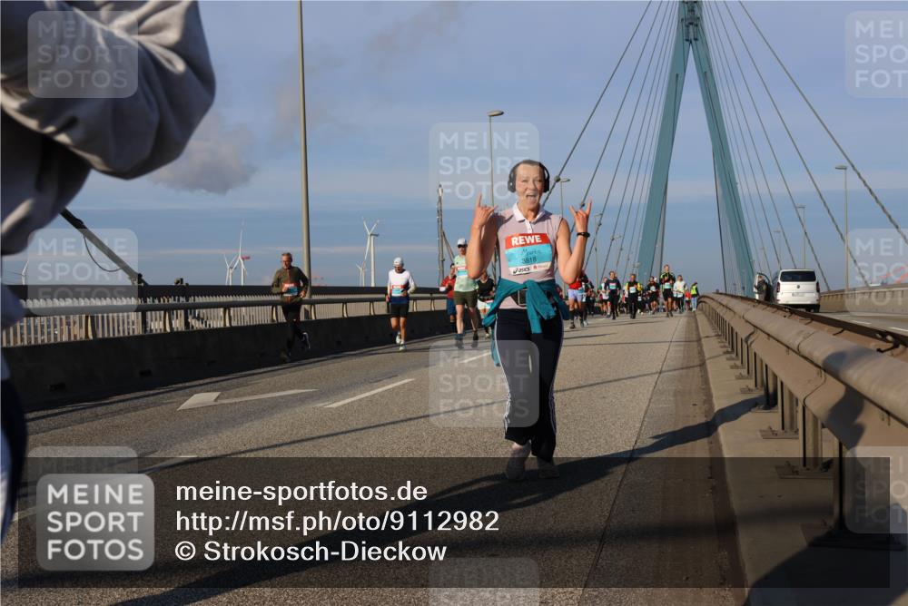 03.10.2025 - Köhlbrandbrückenlauf Strokosch-Dieckow http://msf.ph/oto/9112982 03.10.2025 09:46:53 Position 2 3818 meine-sportfotos.de