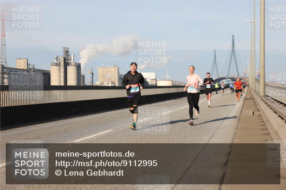 03.10.2025 - Köhlbrandbrückenlauf Lena Gebhardt http://msf.ph/oto/9112995 03.10.2025 09:42:38 Position 2  meine-sportfotos.de