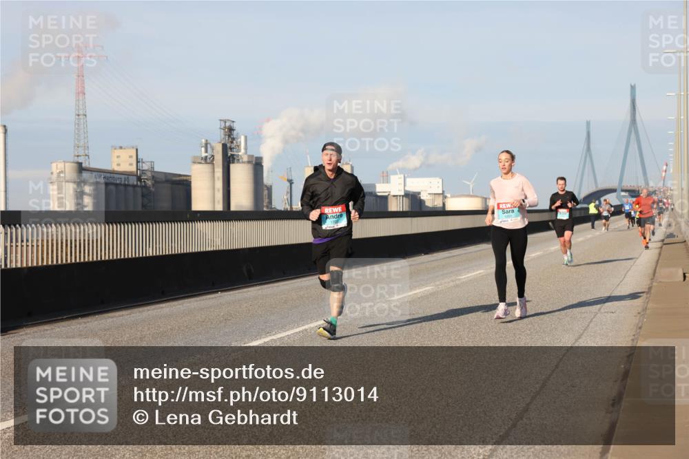 03.10.2025 - Köhlbrandbrückenlauf Lena Gebhardt http://msf.ph/oto/9113014 03.10.2025 09:42:38 Position 2  meine-sportfotos.de
