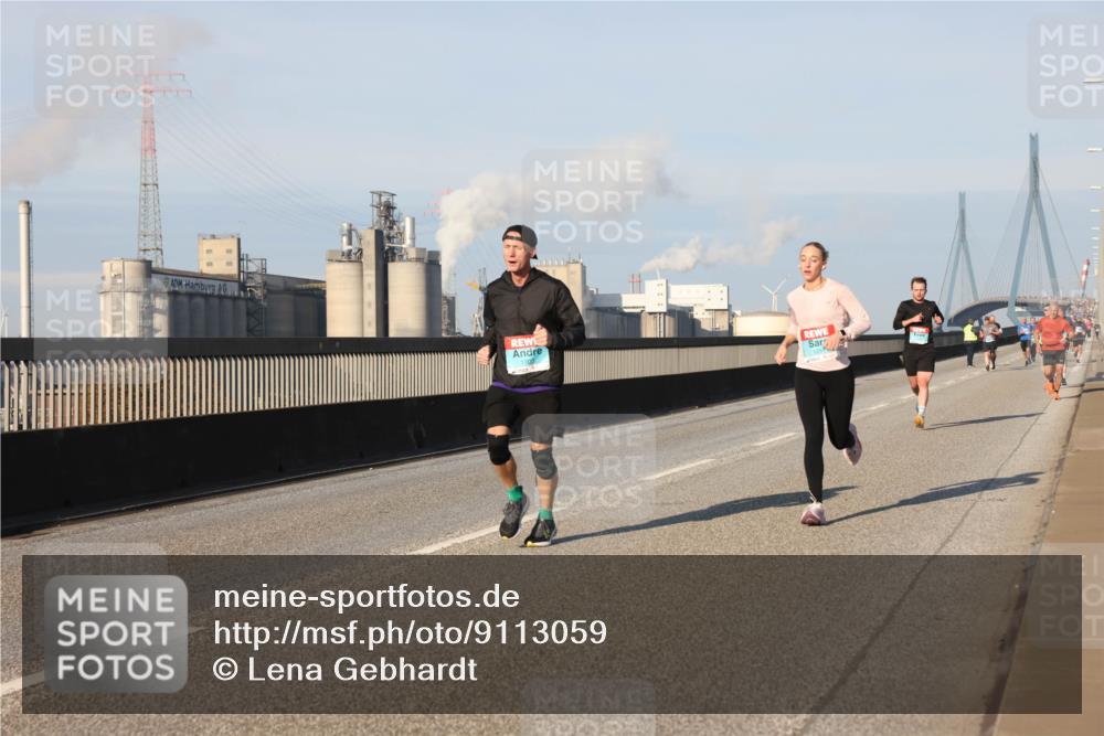 03.10.2025 - Köhlbrandbrückenlauf Lena Gebhardt http://msf.ph/oto/9113059 03.10.2025 09:42:39 Position 2  meine-sportfotos.de