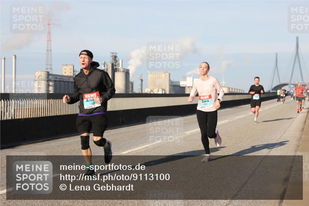 03.10.2025 - Köhlbrandbrückenlauf Lena Gebhardt http://msf.ph/oto/9113100 03.10.2025 09:42:39 Position 2 1703, 1251 meine-sportfotos.de