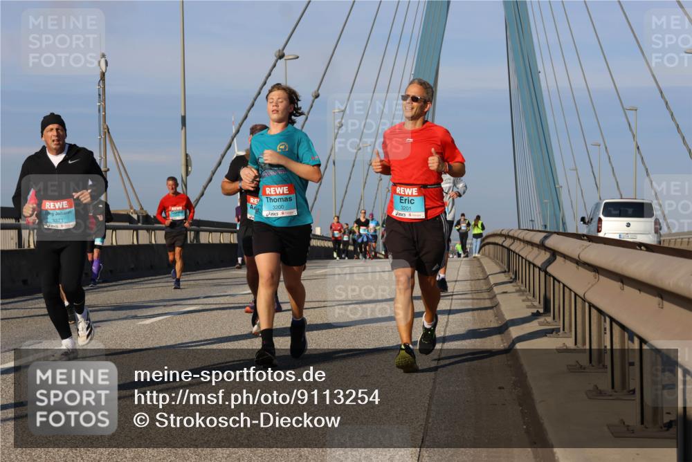 03.10.2025 - Köhlbrandbrückenlauf Strokosch-Dieckow http://msf.ph/oto/9113254 03.10.2025 09:47:18 Position 2 3321, 3200, 3201 meine-sportfotos.de