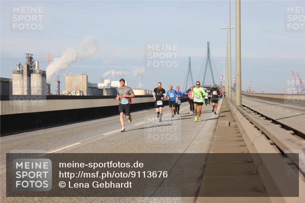 03.10.2025 - Köhlbrandbrückenlauf Lena Gebhardt http://msf.ph/oto/9113676 03.10.2025 09:42:52 Position 2  meine-sportfotos.de