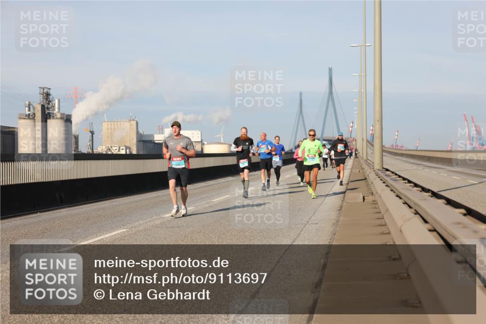 03.10.2025 - Köhlbrandbrückenlauf Lena Gebhardt http://msf.ph/oto/9113697 03.10.2025 09:42:52 Position 2  meine-sportfotos.de
