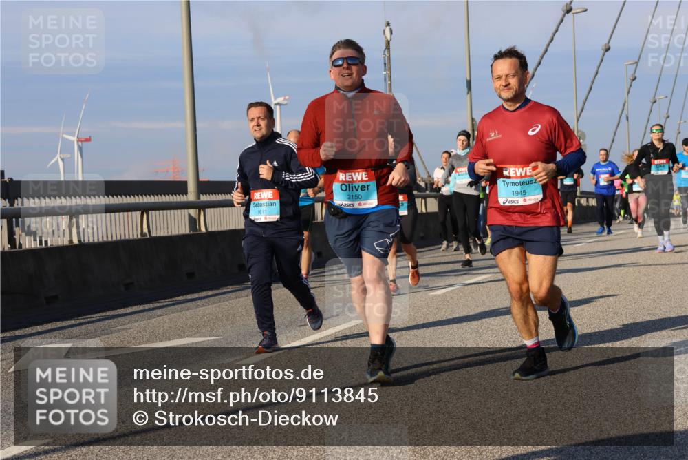 03.10.2025 - Köhlbrandbrückenlauf Strokosch-Dieckow http://msf.ph/oto/9113845 03.10.2025 09:48:28 Position 2 1611, 2150, 1945 meine-sportfotos.de