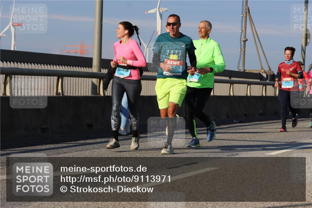 03.10.2025 - Köhlbrandbrückenlauf Strokosch-Dieckow http://msf.ph/oto/9113971 03.10.2025 09:48:40 Position 2 3549, 2025, 3550, 1843 meine-sportfotos.de