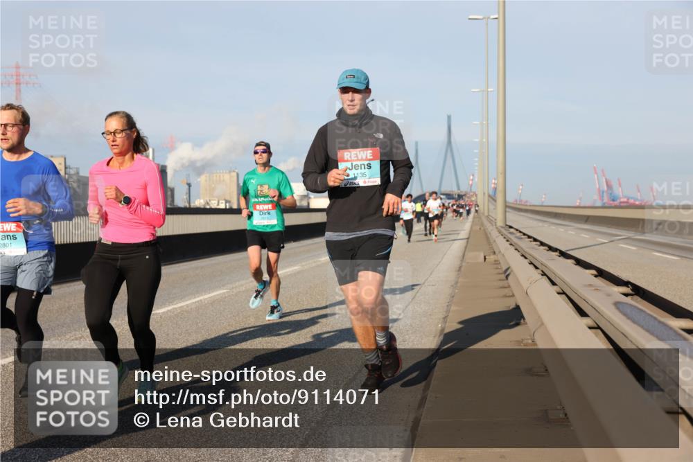 03.10.2025 - Köhlbrandbrückenlauf Lena Gebhardt http://msf.ph/oto/9114071 03.10.2025 09:43:00 Position 2 2801, 1135 meine-sportfotos.de
