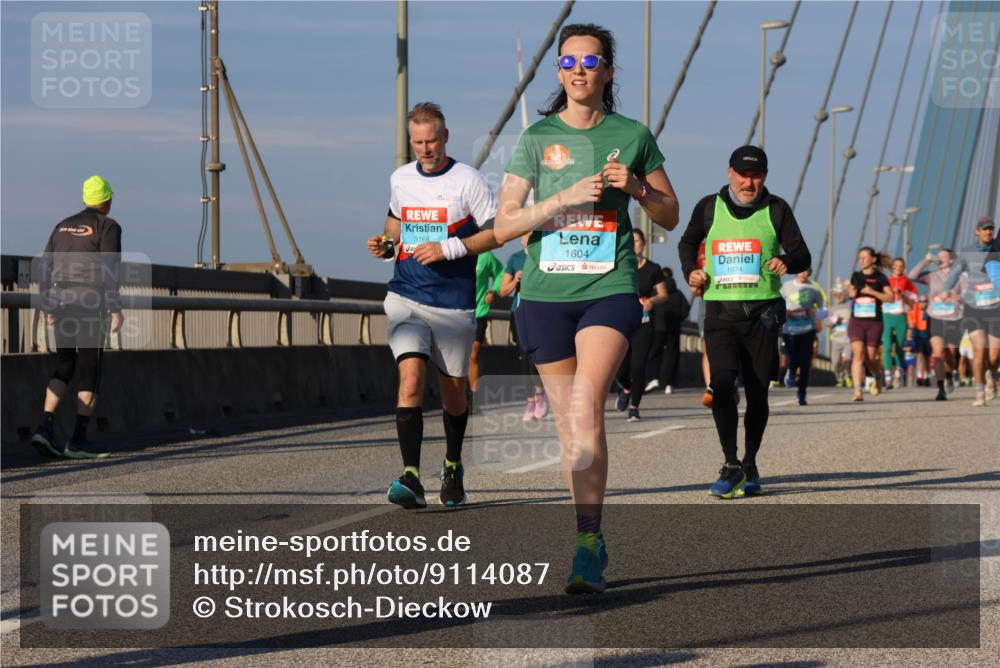 03.10.2025 - Köhlbrandbrückenlauf Strokosch-Dieckow http://msf.ph/oto/9114087 03.10.2025 09:48:48 Position 2 3166, 1604, 1674 meine-sportfotos.de