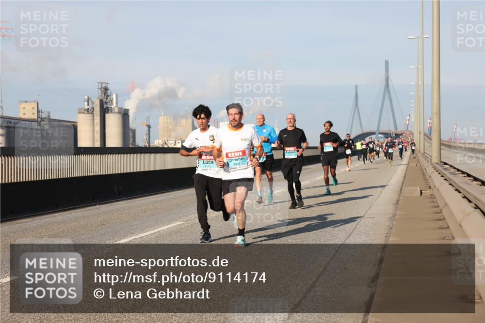 03.10.2025 - Köhlbrandbrückenlauf Lena Gebhardt http://msf.ph/oto/9114174 03.10.2025 09:43:06 Position 2 1112, 3338 meine-sportfotos.de