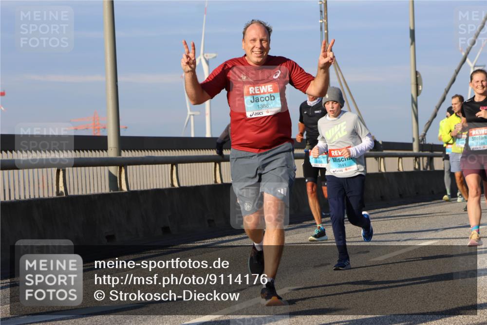 03.10.2025 - Köhlbrandbrückenlauf Strokosch-Dieckow http://msf.ph/oto/9114176 03.10.2025 09:48:58 Position 2 1388, 2841, 1169 meine-sportfotos.de