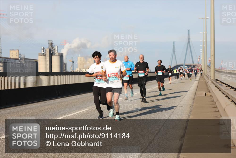 03.10.2025 - Köhlbrandbrückenlauf Lena Gebhardt http://msf.ph/oto/9114184 03.10.2025 09:43:06 Position 2 3338, 1112 meine-sportfotos.de