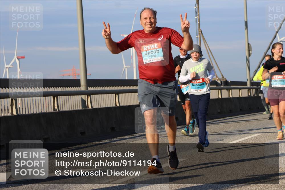 03.10.2025 - Köhlbrandbrückenlauf Strokosch-Dieckow http://msf.ph/oto/9114194 03.10.2025 09:48:58 Position 2 1388, 2841, 1169 meine-sportfotos.de