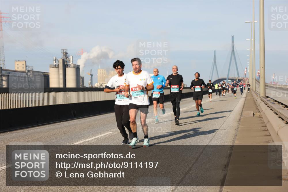 03.10.2025 - Köhlbrandbrückenlauf Lena Gebhardt http://msf.ph/oto/9114197 03.10.2025 09:43:06 Position 2 1112, 3338 meine-sportfotos.de