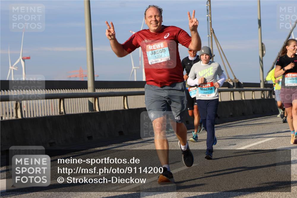 03.10.2025 - Köhlbrandbrückenlauf Strokosch-Dieckow http://msf.ph/oto/9114200 03.10.2025 09:48:58 Position 2 1388, 2256, 2841, 1169 meine-sportfotos.de