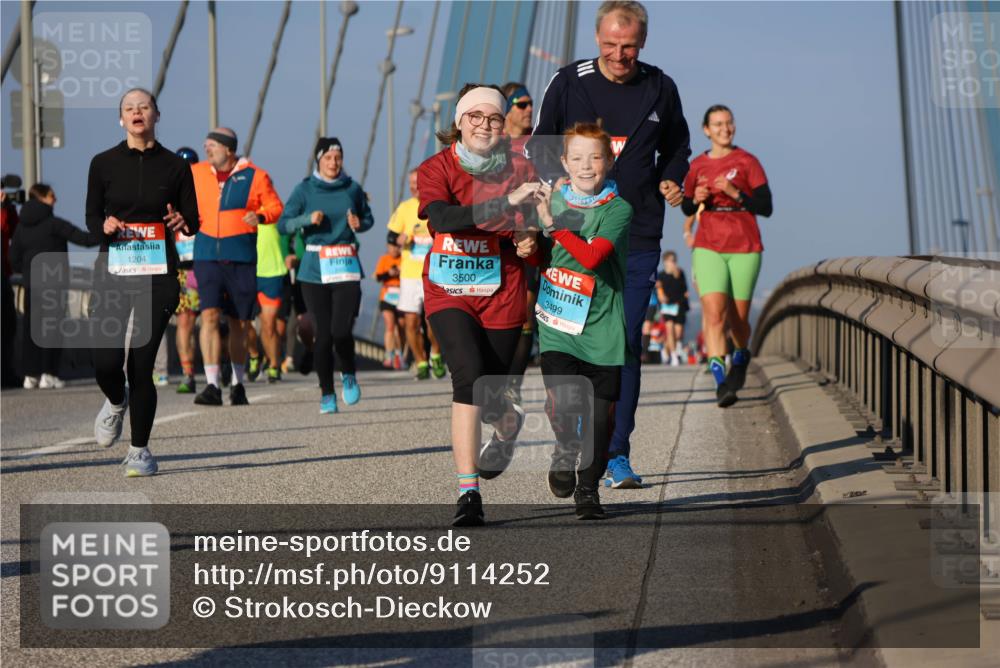 03.10.2025 - Köhlbrandbrückenlauf Strokosch-Dieckow http://msf.ph/oto/9114252 03.10.2025 09:49:02 Position 2 1204, 3500, 3499 meine-sportfotos.de