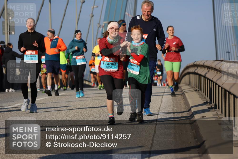 03.10.2025 - Köhlbrandbrückenlauf Strokosch-Dieckow http://msf.ph/oto/9114257 03.10.2025 09:49:02 Position 2 1204, 3500, 3499 meine-sportfotos.de
