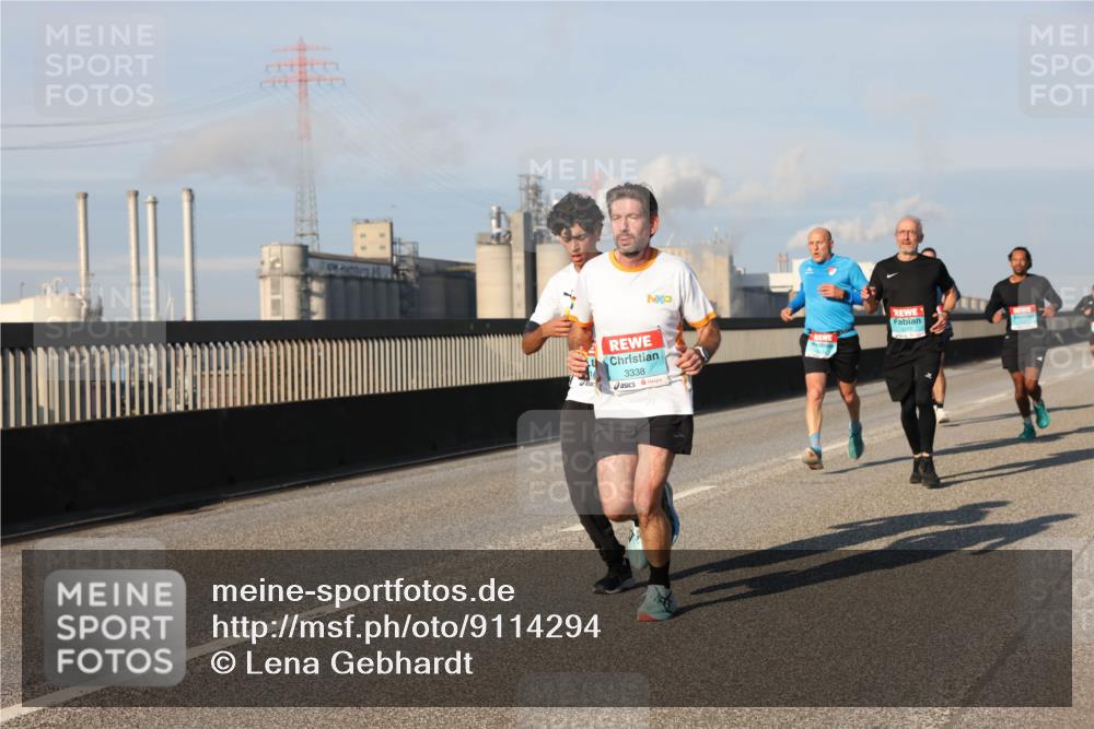 03.10.2025 - Köhlbrandbrückenlauf Lena Gebhardt http://msf.ph/oto/9114294 03.10.2025 09:43:07 Position 2 3338 meine-sportfotos.de