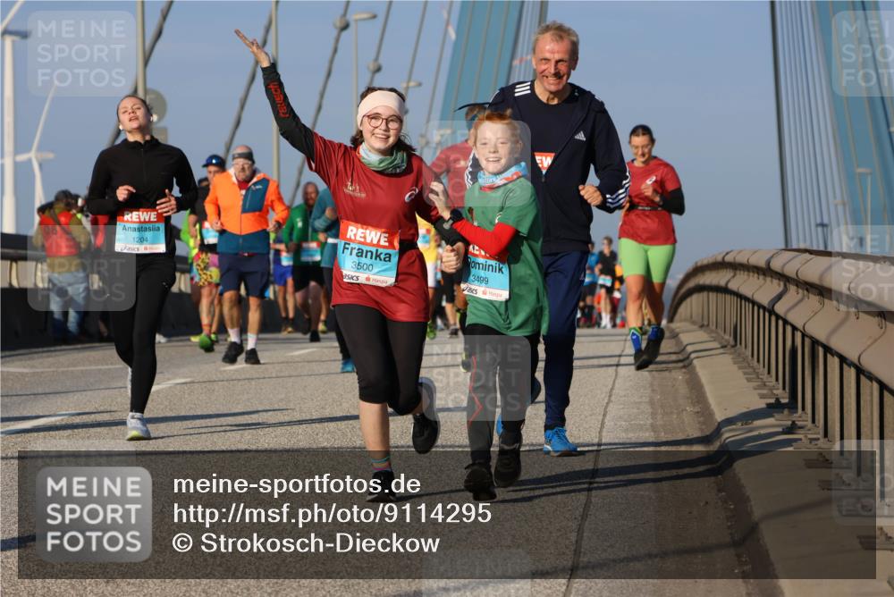 03.10.2025 - Köhlbrandbrückenlauf Strokosch-Dieckow http://msf.ph/oto/9114295 03.10.2025 09:49:03 Position 2 1204, 3500, 3499 meine-sportfotos.de