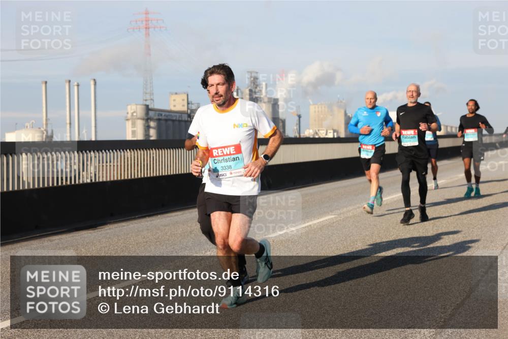 03.10.2025 - Köhlbrandbrückenlauf Lena Gebhardt http://msf.ph/oto/9114316 03.10.2025 09:43:07 Position 2 3338 meine-sportfotos.de